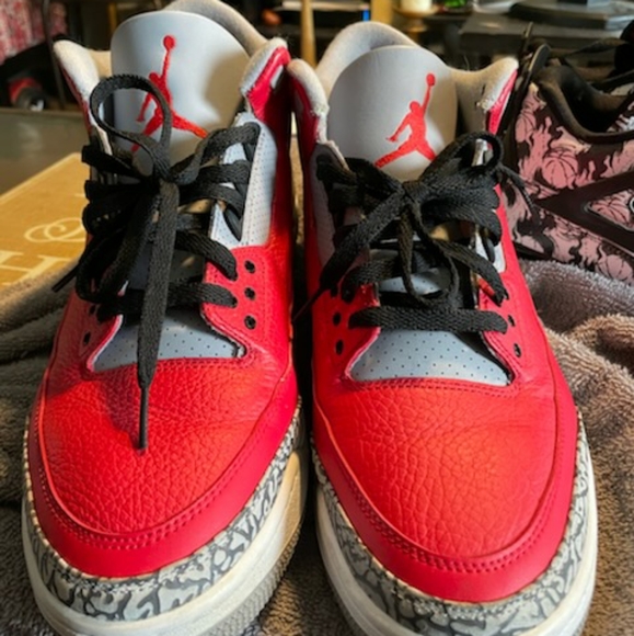 Jordan 4 concrete reds